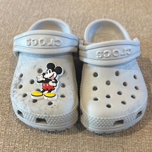 CROCS Kids' Light Gray Slippers with Mickey Charm